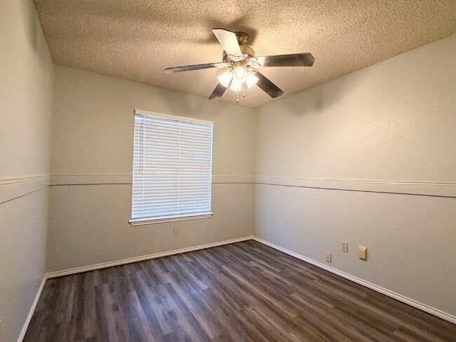 Building Photo - 9706 Aberdeen Ave