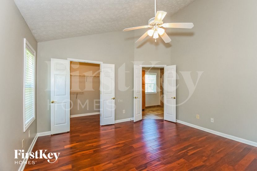 Building Photo - 830 James Ridge Dr