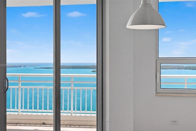 Building Photo - 808 Brickell Key Dr