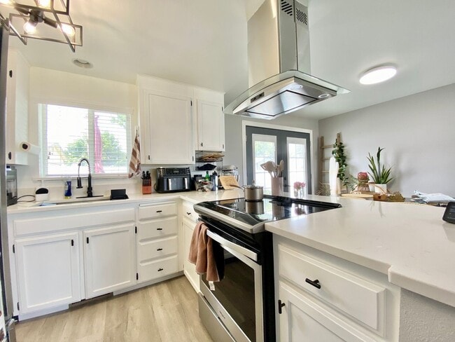 Building Photo - 3 Bedroom Home in West Valley