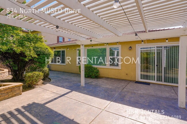 Building Photo - 834 N MUSEO Dr
