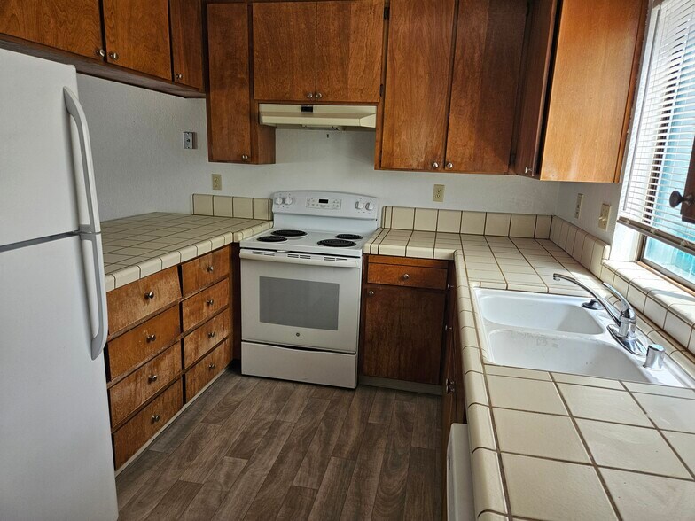 Building Photo - 131 Knoll St