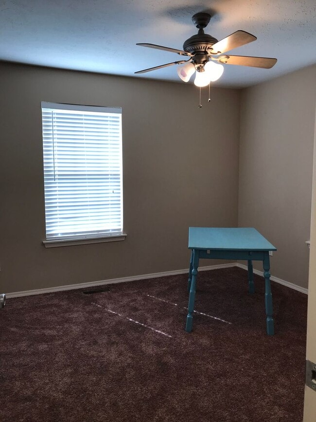 Building Photo - Executive Rental All Brick Home near South...