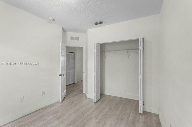 Building Photo - 5090 SW 136th Ave