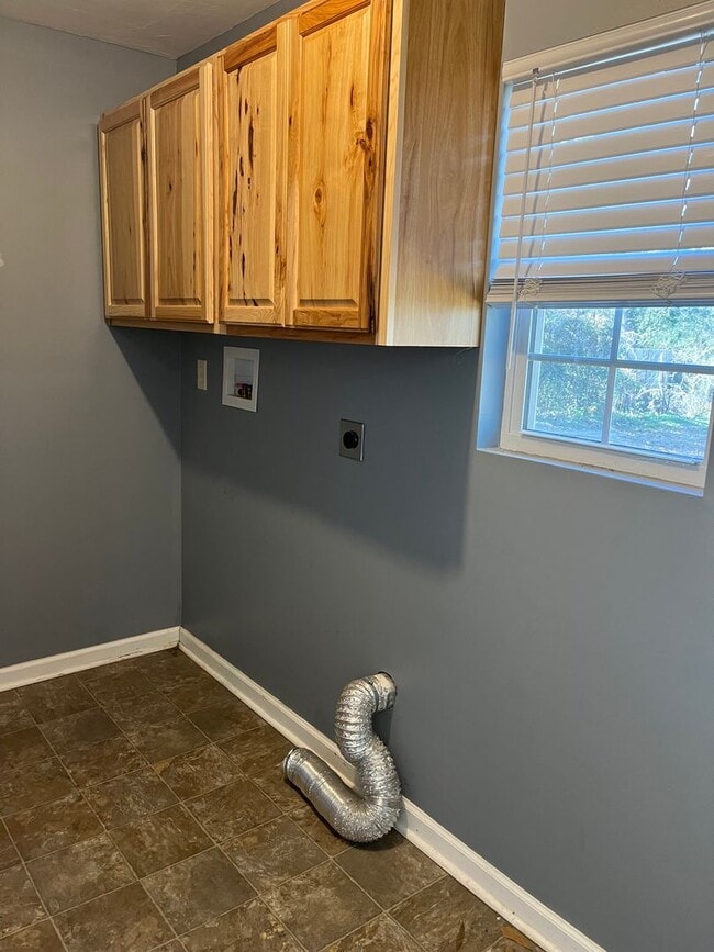 Building Photo - 3 Bedroom, 1 Bath House