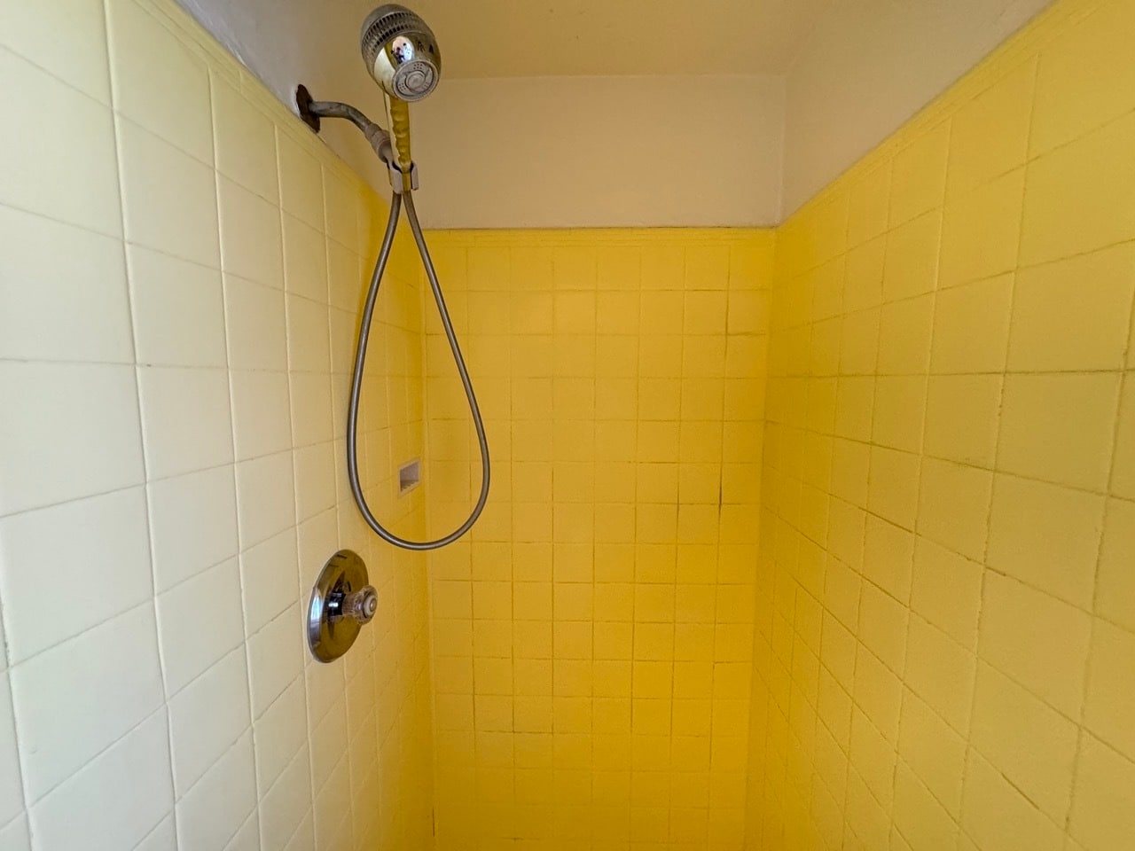 Building Photo - 422 S Detroit St