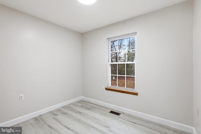 Building Photo - 5001 Lambsgate Ln