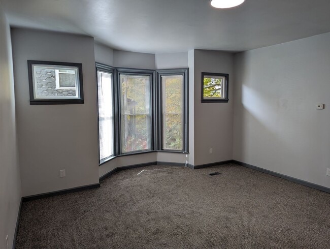 Building Photo - 473 Walnut St