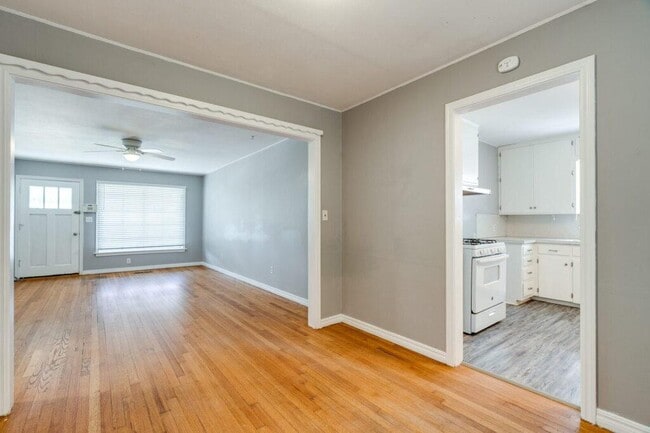 Building Photo - 5228 N Hudson Ave