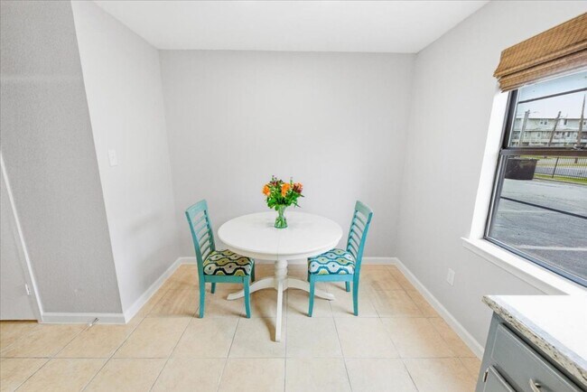 Building Photo - Baylor 2 Bedroom Condo