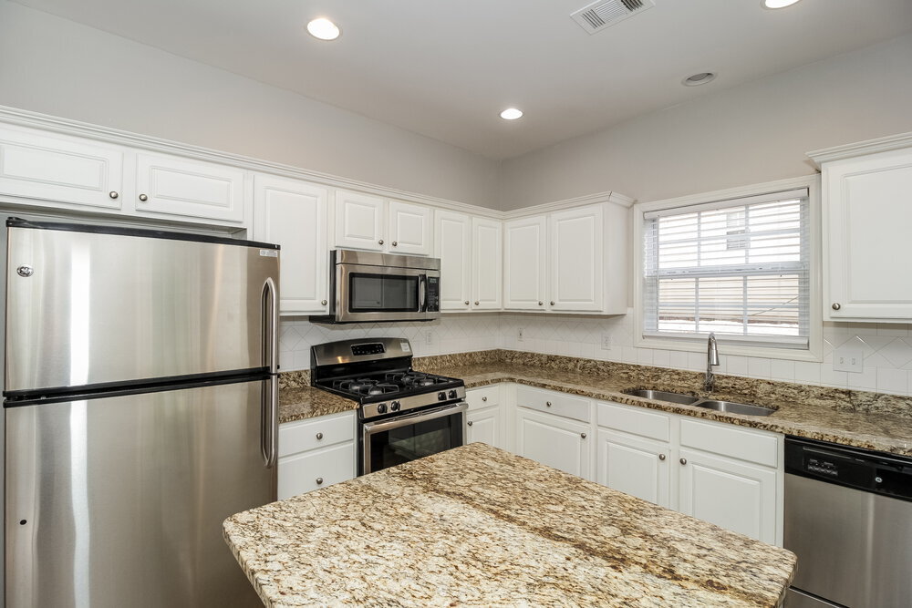 Building Photo - 1875 Eveningside Way NW