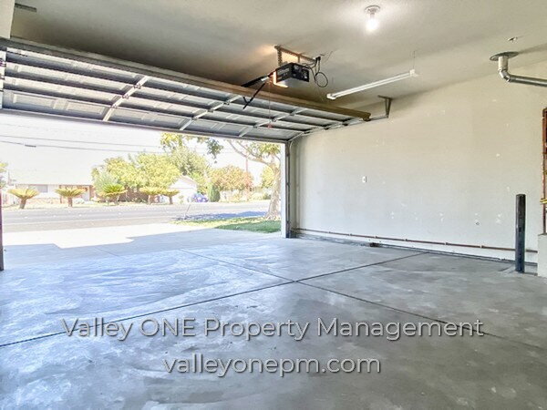 Building Photo - COMING SOON! Private Ground Floor Townhome in Desirable Complex with Attached 2 Car Garage
