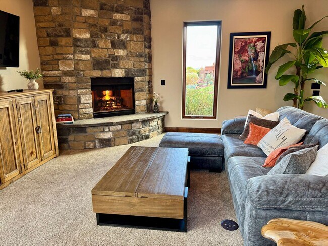 Building Photo - Furnished 3 Bedroom Entrada Home!!