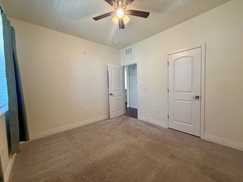 Building Photo - 1851 S Dunkirk St