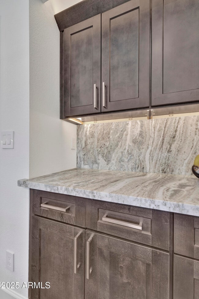 Building Photo - 1362 E Wickieup Ln