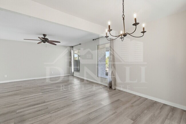 Building Photo - 10602 E Elmhurst Dr