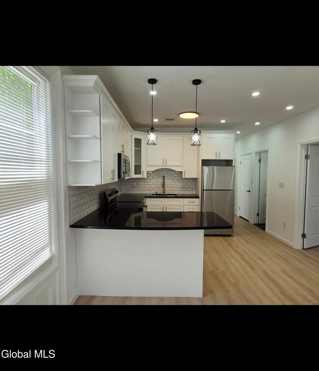 Building Photo - 445 5th Ave