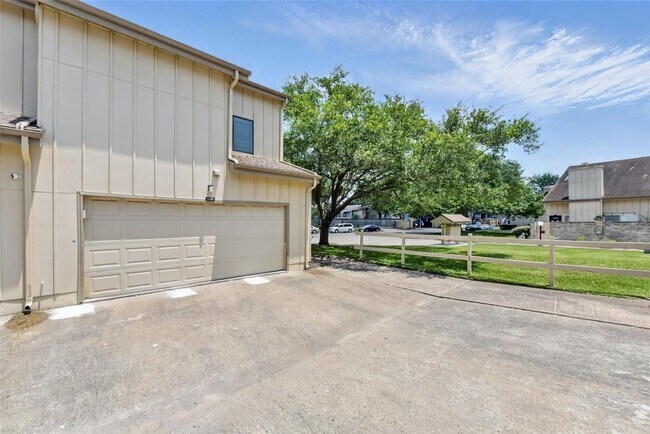 Building Photo - 3126 Windchase Blvd