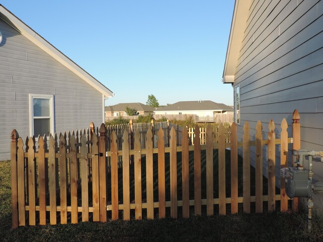 Building Photo - UPDATED KITCHEN! NEW PAINT! FENCED BACKYARD!