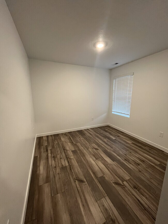 Building Photo - 307 Avalena Ave