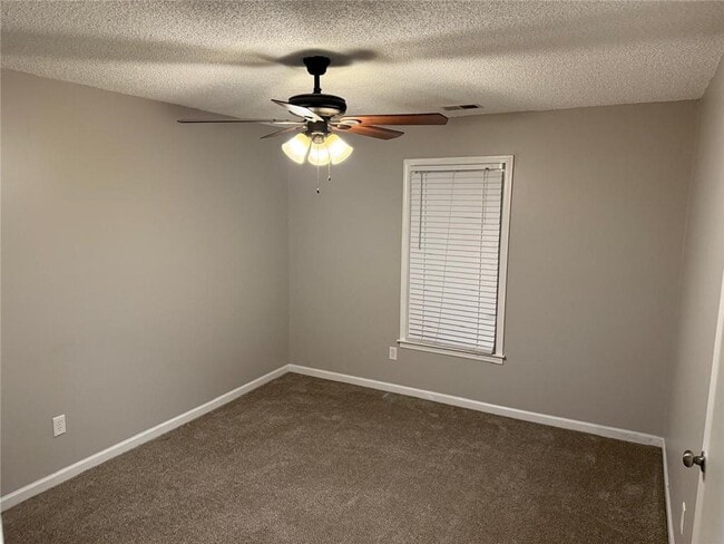 Building Photo - 1682 Greyleaf Ln SE