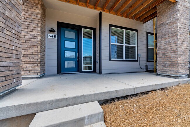 Building Photo - 549 Canary Ln