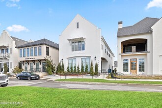 Building Photo - 1013 Camellia Blvd