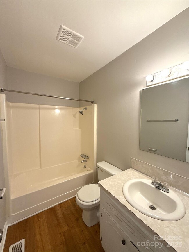 Building Photo - 409 Hawley Ave