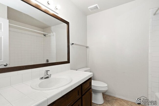 Building Photo - 2637 S 37th Dr