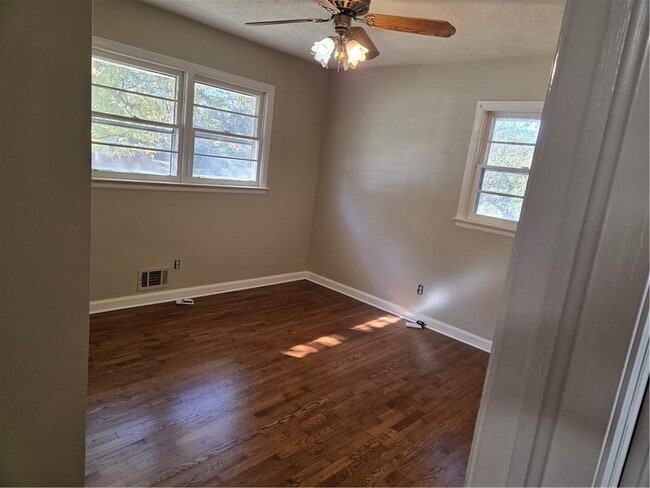 Building Photo - 948 Green Valley Rd SW