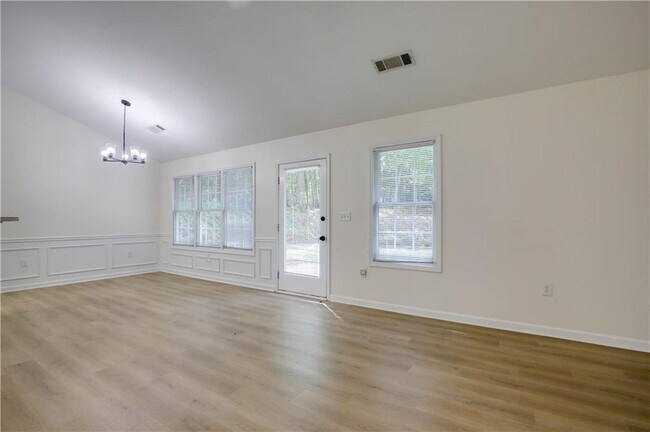 Building Photo - 721 Whitehead Rd