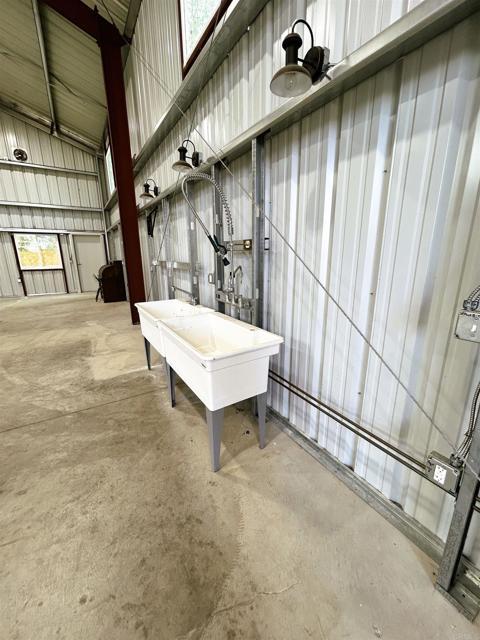 Building Photo - 2400 Kauana Loa Dr