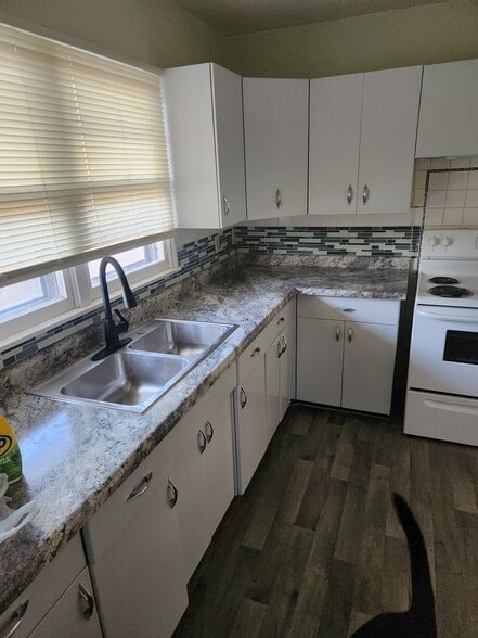 Building Photo - 211 E Jackson St