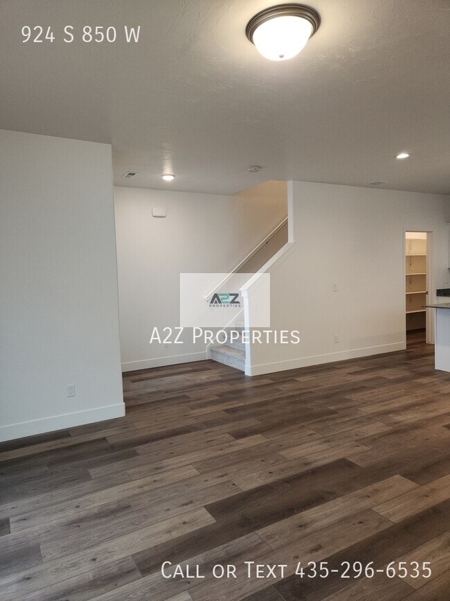 Building Photo - 924 S 850 W