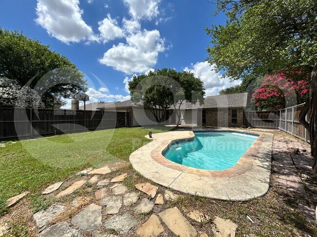 Building Photo - 608 High Meadow Dr