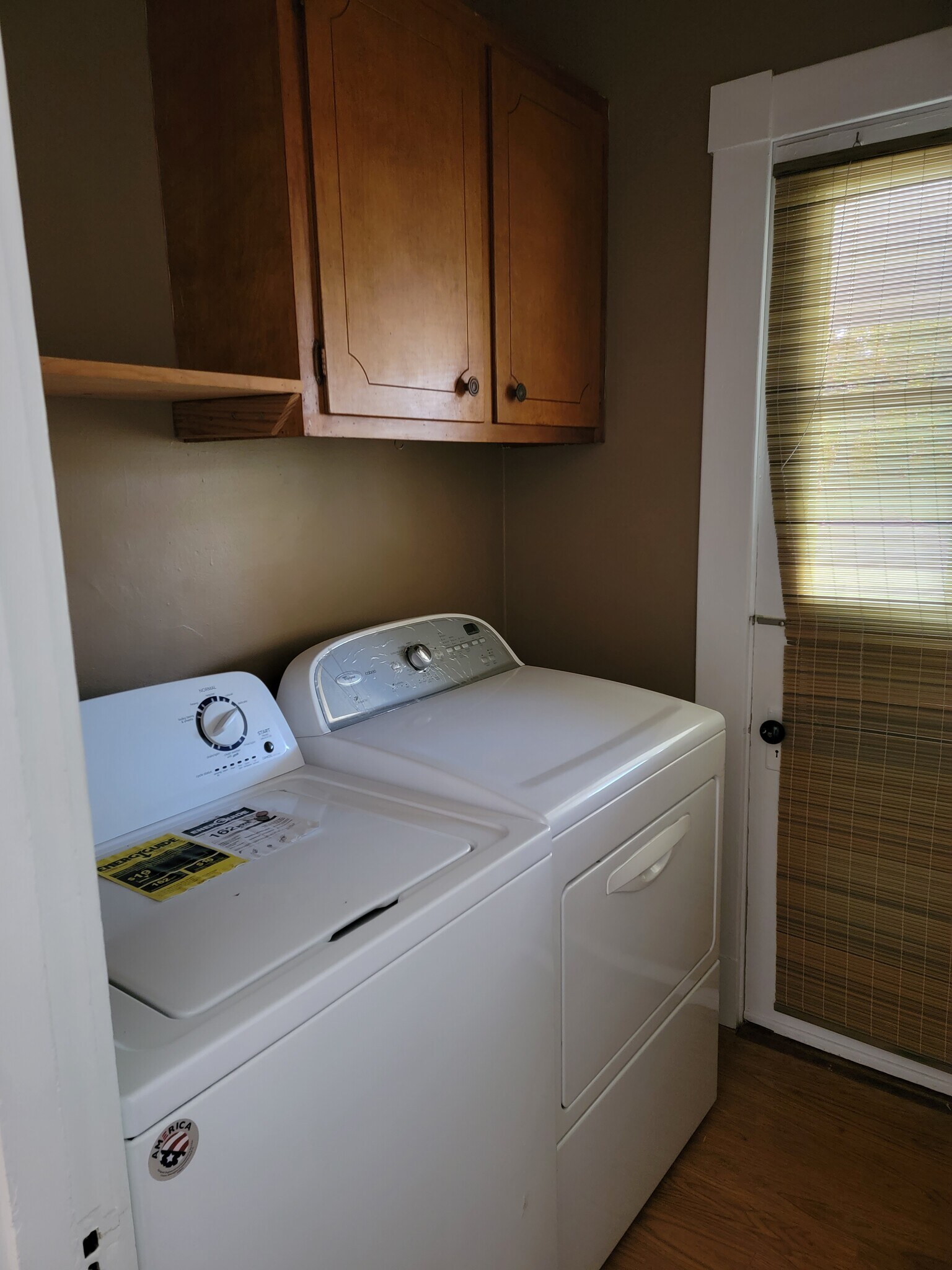 In-unit washer/dryer - 27 Walkley Rd