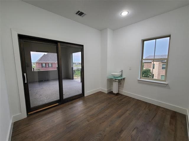 Building Photo - 2812 Almanzor Avenue