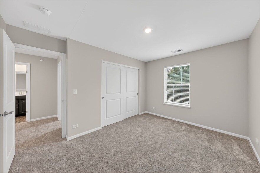 Building Photo - 1675 Kraft Ave