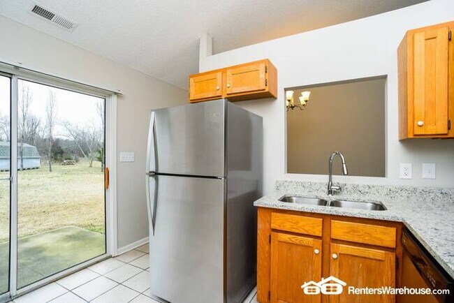 Building Photo - Nice 3 bedroom 2 bath
