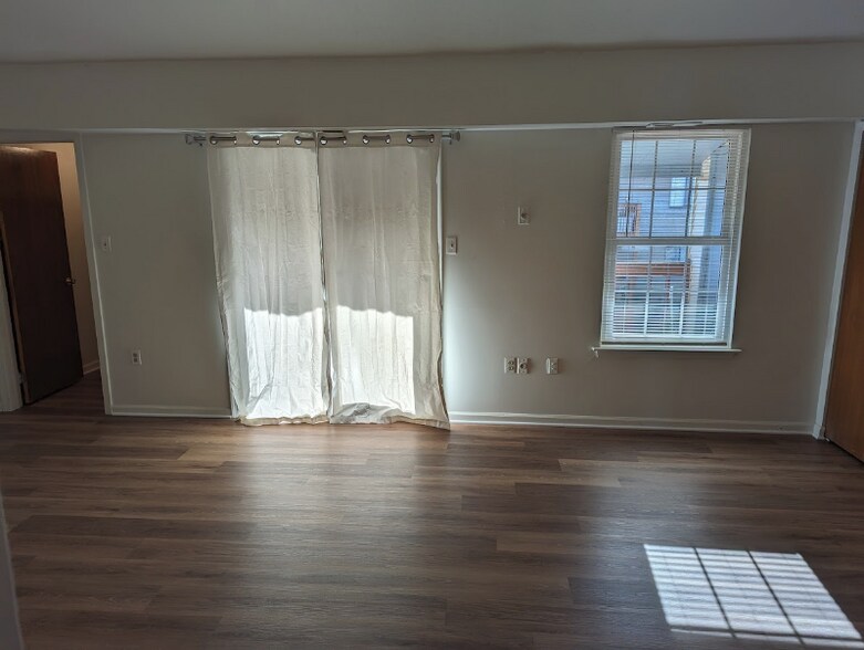 Building Photo - 77 Sandybrook Dr