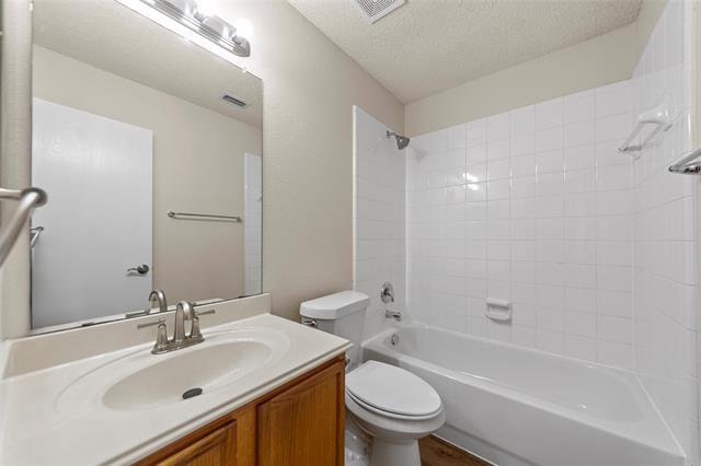 Building Photo - 1428 Thornhill Ln