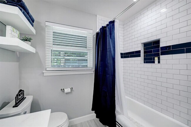 Building Photo - 7926 Ridgeview Dr