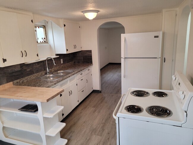 Kitchen - 588 SW 3rd St
