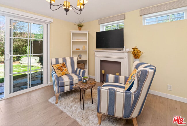 Building Photo - 777 El Medio Ave