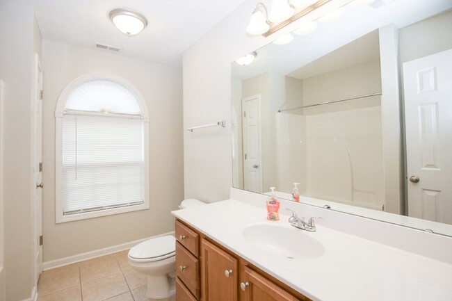 Building Photo - "Charming 4-Bedroom Home with Granite Coun...