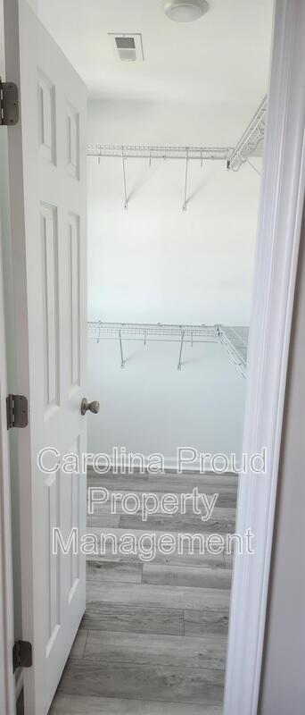 Building Photo - 337 S Pointe Dr