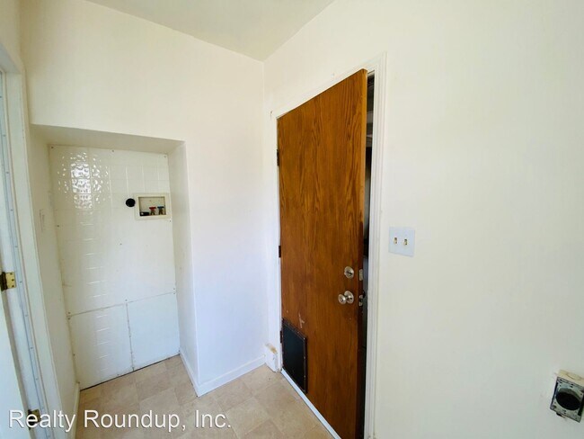 Building Photo - 2 br, 2.5 bath House - 9152 Locust St