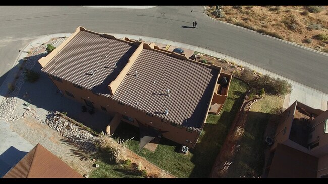 Building Photo - 3374 S Village Loop