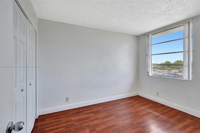 Building Photo - 8720 N Sherman Cir
