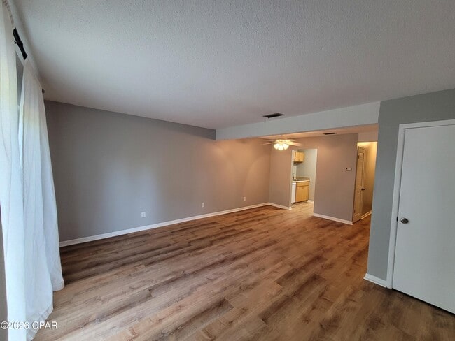 Building Photo - 1202 Drake Ave